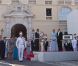 Après être apparus au balcon de la Salle des Glaces, le prince Albert et la princesse Charlene, mari et femme, ont rejoint, avec leur famille, les Monégasques sur la place du Palais princier, le 1er juillet 2011.