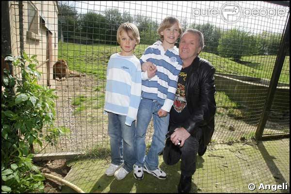 Yves Rénier et son lion Brutus