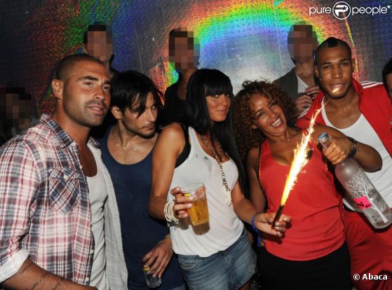 Sofiane, John-David, Astrid, Mounia et Senna ( Les Anges de la Télé-Réalité 1 et 2 ) passent la Fête de la Musique au Six Seven, à Paris, mardi 21 juin 2011.