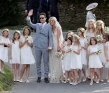 Kate Moss et Jamie Hince lors de leur mariage en Angleterre le 1er juillet 2011 