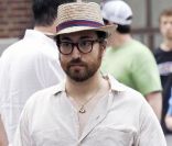 Sean Lennon est au top avec son style dandy ! New York, le 8 juillet 2011