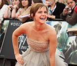 Emma Watson, dans une robe Oscar de la Renta, lors de l'avant-première de Harry Potter et les Reliques de la mort partie II à Londres le 7 juillet 2011