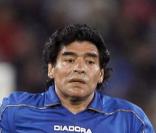 Maradonna et Eros Ramazzotti jouent au foot