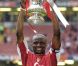 Les années Arsenal, Gunner adulé...
A 35 ans, Patrick Vieira a annoncé le 14 juillet 2011 la fin de sa carrière sportive. Il se prépare à une retraite active chez les Citizens de Manchester City, dernier maillot qu'il a porté.