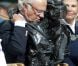  Séquence gag : le roi Carl XVI Gustaf de Suède a dû enfiler un pncho-poubelle lors du concert donné pour l'anniversaire de sa fille Victoria. 
 La princesse Victoria de Suède fêtait le 14 juillet 2011 osn 34e anniversaire, sous la pluie mais dans la bonne humeur, entourée de son époux le prince Daniel, de ses parents le roi Carl GXVI Gustaf et la reine Silvia, de son frère le prince Carl Philip et de sa soeur la princesse Madeleine. 