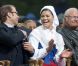 La princesse Victoria de Suède fêtait le 14 juillet 2011 son 34e anniversaire, sous la pluie mais dans la bonne humeur, entourée de son époux le prince Daniel, de ses parents le roi Carl GXVI Gustaf et la reine Silvia, de son frère le prince Carl Philip et de sa soeur la princesse Madeleine.