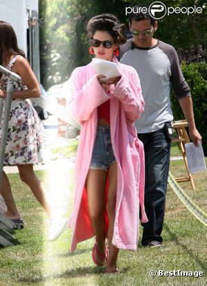 Rachel Bilson : une vraie diva sur le tournage du film The to do list à Woodland Hills le 13 juillet 2011