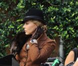 Ornella Muti, très élégante, sur le tournage du dernier long métrage de Woody Allen,  The Bop Decameron , à Rome (Italie), vendredi 15 juillet 2011.