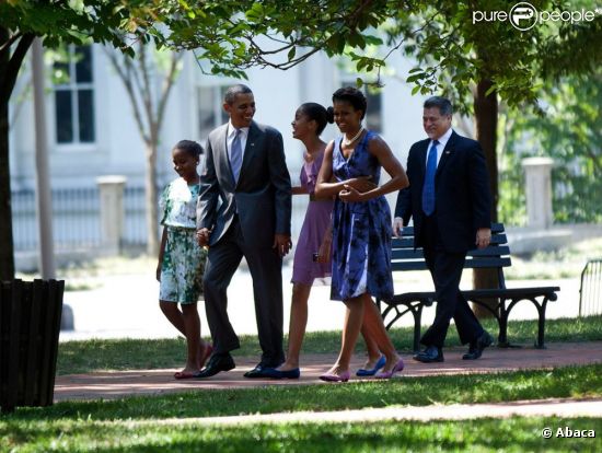 La famille Obama s'est rendue à la messe du dimanche à Washington, plus unie que jamais. 