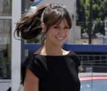 Jennifer Love-Hewitt joue la simplicité et l'efficacité. Une petite robe noire et des talons nudes, un look qui produit son effet. Los Angeles, le 27 juillet 2011. 