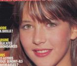 Sophie Marceau en couverture du magazine <em>Intimité</em> de décembre 1984.<br />