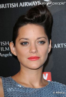 Marion Cotillard pose lors des BAFTA à Los Angeles en novembre 2010 