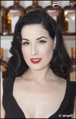 Dita Von Teese égérie de Cointreau