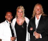 Loana et ses deux coachs Francesco Basta et David Jeanmotte au mariage de Clara et Rami Gelareh, à Saint-Tropez, le 6 août 2011.