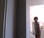 Robbie Williams qui fait visiter sa maison via son blog, le 2 août 2011 - ici sa femme Ayda Field 