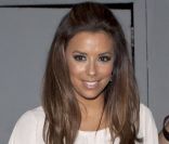 Eva Longoria a emmené son nouvel apollon Eduardo Cruz dîner dans son restaurant Beso à Los Angeles le 24 juillet 2011