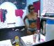 Ayem se regarde dans le mirroir dans Secret Story 5. Quelle beauté !