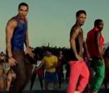 Révélé en 2008 comme participants à  The X Factor , JLS rivalise aujourd'hui avec The Wanted. Le single  She makes me wanna  a été dévoilé en juillet 2011. 