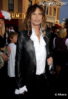 Steven Tyler suit les traces de Karl Lagerfeld et se lance dans la création pour Macy's