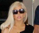  Lady Gaga à la sortie de la maison de la mode à Los Angeles le 12 août 2011 
 &nbsp; 