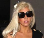  Lady Gaga à la sortie de la maison de la mode à Los Angeles le 12 août 2011 
 &nbsp; 