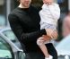 Chris Martin avec sa fille Apple en mars 2007. 
 Gwyneth Paltrow et Chris Martin, mariés depuis 2003, échappent désespérément aux photographes. Les voir avec leurs enfants Apple et Moses est un vrai événement... 