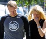  Chris et Gwyneth en 2003. 
 Gwyneth Paltrow et Chris Martin, mariés depuis 2003, échappent désespérément aux photographes. Les voir avec leurs enfants Apple et Moses est un vrai événement... 