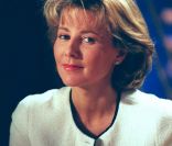 Claire Chazal sur le plateau de son journal télévisé de TF1 en 1993 