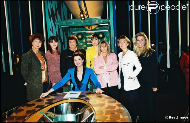 Claire Chazal et ses consoeurs de la télé en décembre 993. Béatrice Schönberg, Pascale Breugnot, Alexandra Kazan, Dominique Cantien, Maïté, Marianne Mako et Sophie Favier 