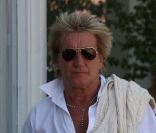 Les proches de Kimberly Stewart, parmi lesquels Rod Stewart, père de Kim, arrivent à la maternité pour la naissance de son premier enfant, à Los Angeles le 21 août 2011