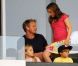 Gordon Ramsay, lors d'un match des L.A Galaxy, se joint aux enfants de  David Beckham. Les siens sont également de la partie. Le 6 août 2011