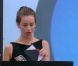 Juliette ouvre une enveloppe durant les Secret d'or dans Secret Story 5