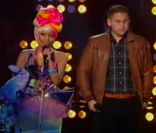 Nicki Minaj et Jonah Hill remettent le prix de la Best Pop Video lors des MTV Video Music Awards 2011, dimanche 28 août 2011.