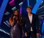 Demi Lovato remet le prix de la Best Collaboration, lors des MTV Video Music Awards, dimanche 28 août 2011.