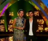 Selena Gomez et Taylor Lautner sur la scène des  MTV Video Music Awards 2011 , dimanche 28 août 2011.