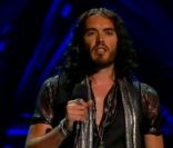 Russell Brand, sur la scène des MTV Video Music Awards 2011, dimanche 28 août 2011.