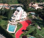 Photo non datée du Paquebot, villa de Charles Trenet sur les hauteurs d'Antibes-Juan-les-Pins aujourd'hui quasiment à l'abandon. 