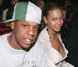 Beyoncé et Jay-Z s'aiment depuis 2002 et se sont dit oui le 4 avril 2008 à New York. Aujourd'hui, le couple star attend son premier enfant. (New York, 13 septembre 2003) 