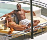 Beyoncé et Jay-Z s'aiment depuis 2002 et se sont dit oui le 4 avril 2008 à New York. Aujourd'hui, le couple star attend son premier enfant. (France, 22 août 2004) 