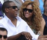 Beyoncé et Jay-Z s'aiment depuis 2002 et se sont dit oui le 4 avril 2008 à New York. Aujourd'hui, le couple star attend son premier enfant. (Paris, 6 juin 2010) 