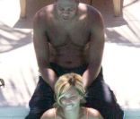 Beyoncé et Jay-Z s'aiment depuis 2002 et se sont dit oui le 4 avril 2008 à New York. Aujourd'hui, le couple star attend son premier enfant. (Miami, 1e septembre 2004) 