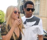 Beyoncé et Jay-Z s'aiment depuis 2002 et se sont dit oui le 4 avril 2008 à New York. Aujourd'hui, le couple star attend son premier enfant. (Paris, 20 avril 2011) 