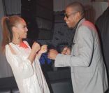  Beyoncé et Jay-Z s'aiment depuis 2002 et se sont dit oui le 4 avril 2008  à New York. Aujourd'hui, le couple star attend son premier enfant. (Cannes, 23 mai 2008) 
 &nbsp; 