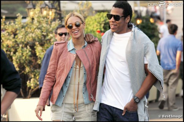 Beyoncé et Jay-Z s'aiment depuis 2002 et se sont dit oui le 4 avril 2008  à New York. Aujourd'hui, le couple star attend son premier enfant.  (Paris, 25 avril 2011)
 &nbsp;