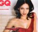 La jeune et déjà sexy Jessica Alba, vêtue d'une nuisette rouge, couvre GQ pour son numéro de septembre 2000.
