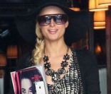 Paris Hilton sort de l\'Hôtel Costes pour se faire un peu de shopping chez Colette à Paris le 30 août 2011