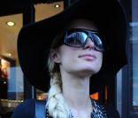 Paris Hilton passe l\'après-midi dans les rues de Paris le 30 août 2011 <br />