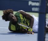 Gaël Monfils à terre, c\'est le symbole d\'un match marathon qui a vu le Français se faire éliminer par l\'Espagnol Juan Carlos Ferrero en cinq sets à l\'US Open 2011<br />