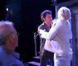 Johnny Hallyday et Julien Cotterau en pleine répétition du  Paradis sur terre  sous la direction de Bernard Murat, au Théâtre Edouard-VII avant la première du 6 septembre 2011.