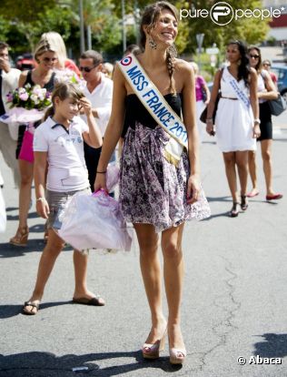 Si elle ne remporte pas la couronne de Miss Univers 2011, Laury Thilleman peut au moins se consoler avec le prix de la miss la plus fashion du concours de beauté !